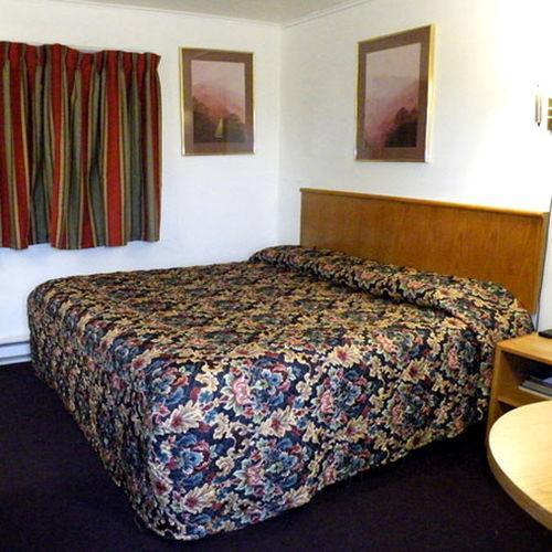 Economy Inn Cadillac Bilik gambar